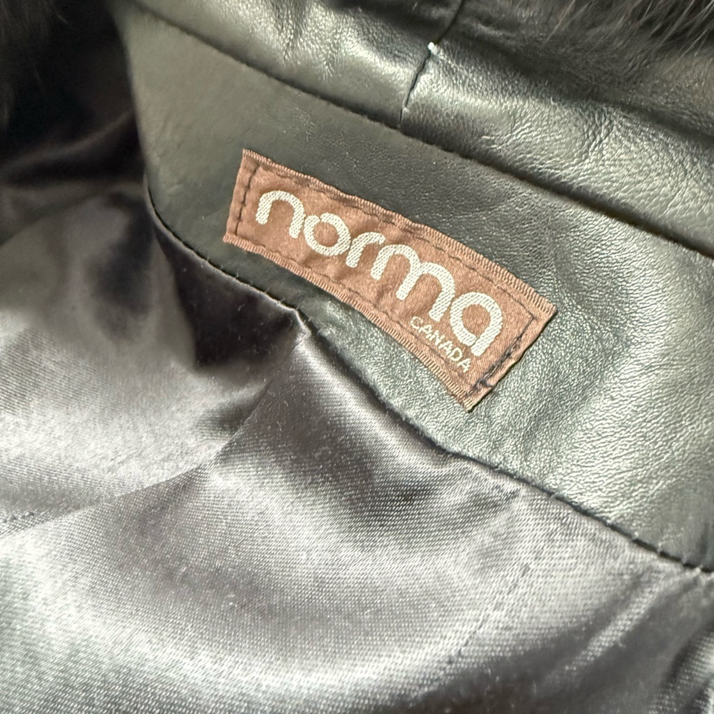 Norma Canada Stylish Black Leather Jacket with  Fur Trim , Size M - Picture 14 of 17